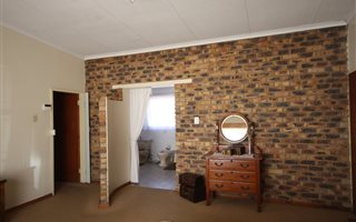 12829 ha Farm with House in Stefanopark