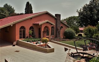 1.1 ha Smallholding in Mnandi AH