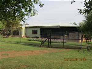 338 ha Farm in Swartruggens