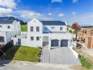 4 Bed House in Helderberg Village