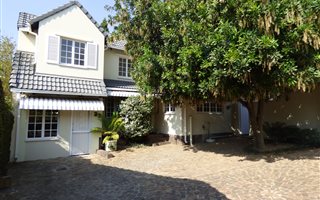 3 Bedroom House in Mill Hill