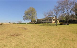 72 ha Farm in Byrne Valley