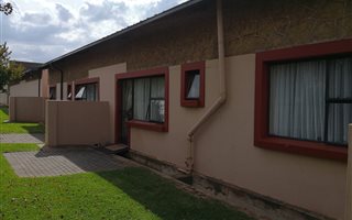 2 Bedroom Apartment in Helderkruin