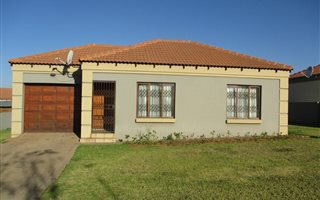 2 Bedroom House in Jackaroo Park