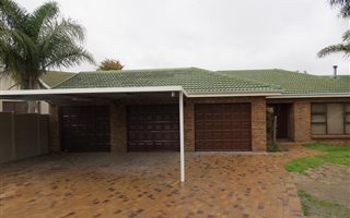 3 Bedroom House in Protea Heights