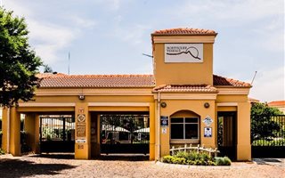2 Bedroom Townhouse in Northcliff