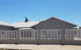 3 Bedroom House in Floors