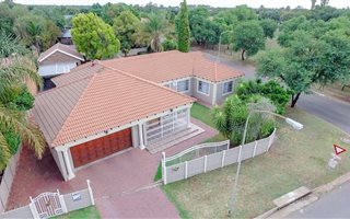 4 Bedroom House in Wierda Park