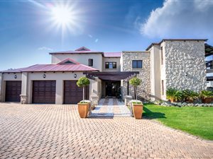 5 Bed House in The Ridge Estate