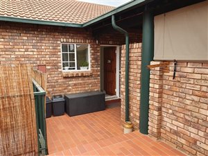 2 Bed Apartment in Doornpoort and surrounds