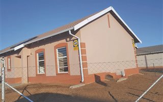 3 Bedroom House in Estoire