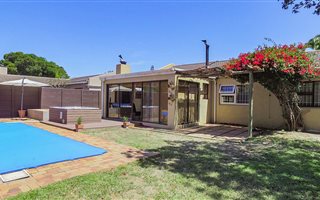 3 Bedroom House in Edgemead