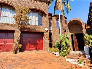 5 Bed House in Florauna