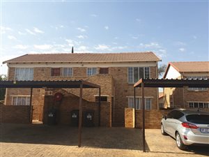 2 Bed Flat in Heuwelsig Estate