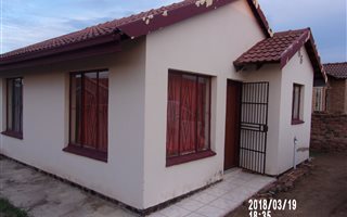 2 Bedroom House in African Jewel