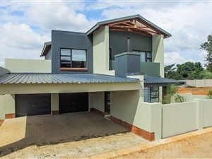 3 Bed Duplex in Waterkloof