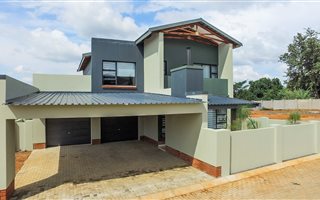 3 Bedroom Duplex in Waterkloof