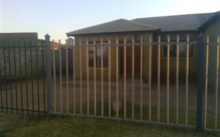 2 Bedroom House in Turflaagte