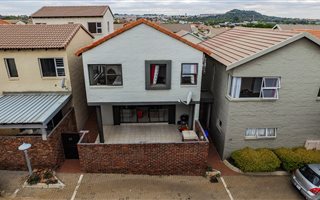 3 Bedroom Townhouse in Olympus