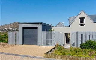 4 Bedroom Townhouse in Noordhoek