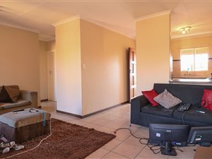 2 Bed Apartment in Die Hoewes