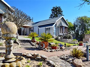 4 Bed House in Fraaiuitsig