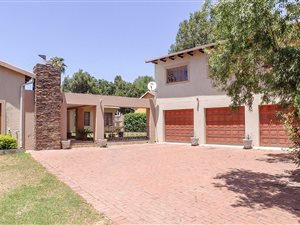 4 Bed House in Bromhof