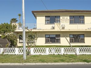 8 Bed House in Townsend Estate