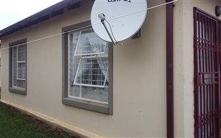2 Bedroom House in Karen Park