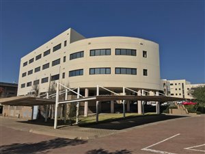 966 m² Office Space in Midridge Park