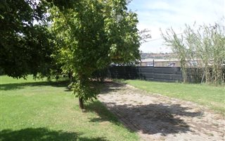 1271 m² Land available in Meadowbrook