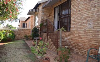 2 Bedroom Townhouse in Wilgeheuwel