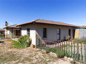 3 Bed House in Langebaan Country Estate