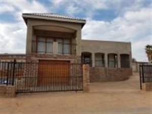2 Bed House in Oudtshoorn Central