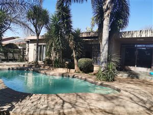 3 Bed House in Highway Gardens