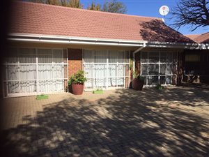 5 Bed Townhouse in Universitas