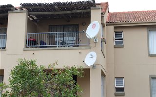 2 Bedroom Apartment in Leeuwenhof Estate
