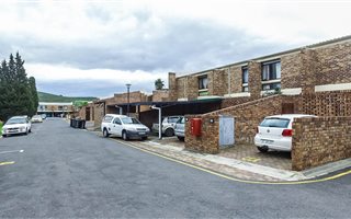 2 Bedroom Townhouse in Stellenbosch Central