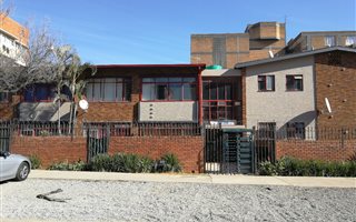 4 Bedroom Townhouse in Sunnyside