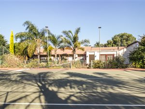 5 Bed House in Lakefield