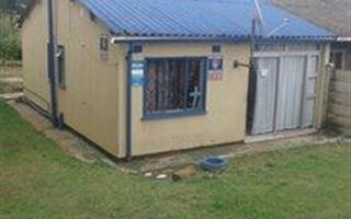 2 Bedroom House in Trenance Manor