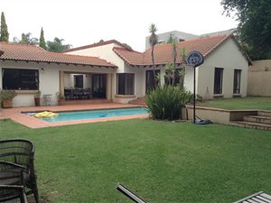 4 Bedroom House in Fourways Gardens
