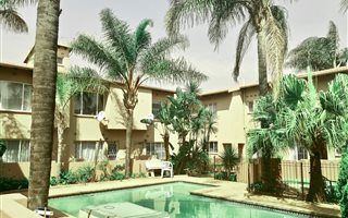 4 Bedroom Duplex in Verwoerdpark