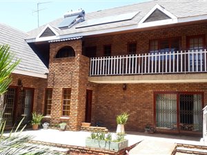 5 Bed House in Dersley