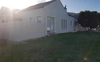3 Bedroom Townhouse in Sandbaai