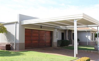 3 Bedroom House in Mooivallei Park