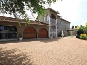 5 Bed House in Sunward Park