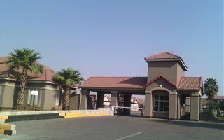3 Bedroom Townhouse in Vanderbijlpark SE