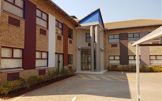 860 m² Commercial space in Moreleta Park