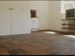 Bachelor apartment in Auckland Park